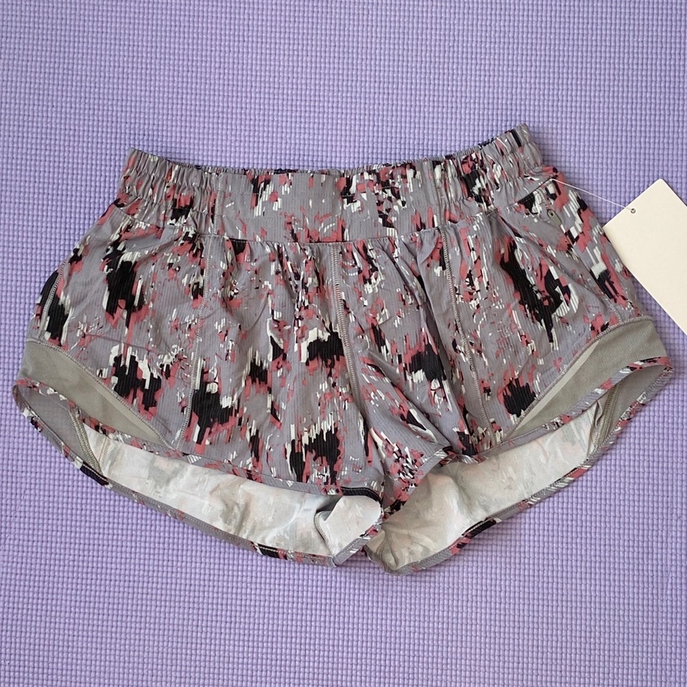 LULULEMON Hotty Hot Short II 2.5”